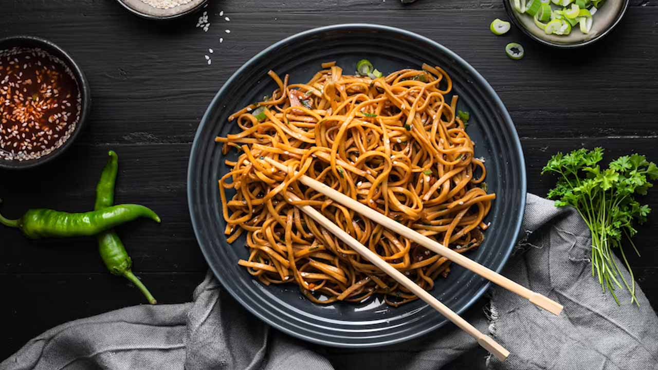 ﻿Noodles effect on Health | నూడుల్స్ తింటున్నారా.. అసలు నిజాన్ని తెలుసుకోండి..